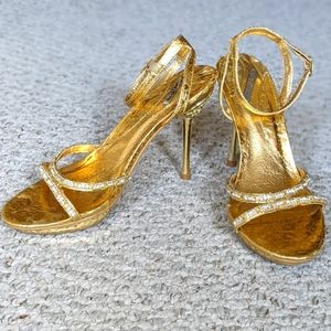 💕2 for $25💕 Beautiful Gold Heels